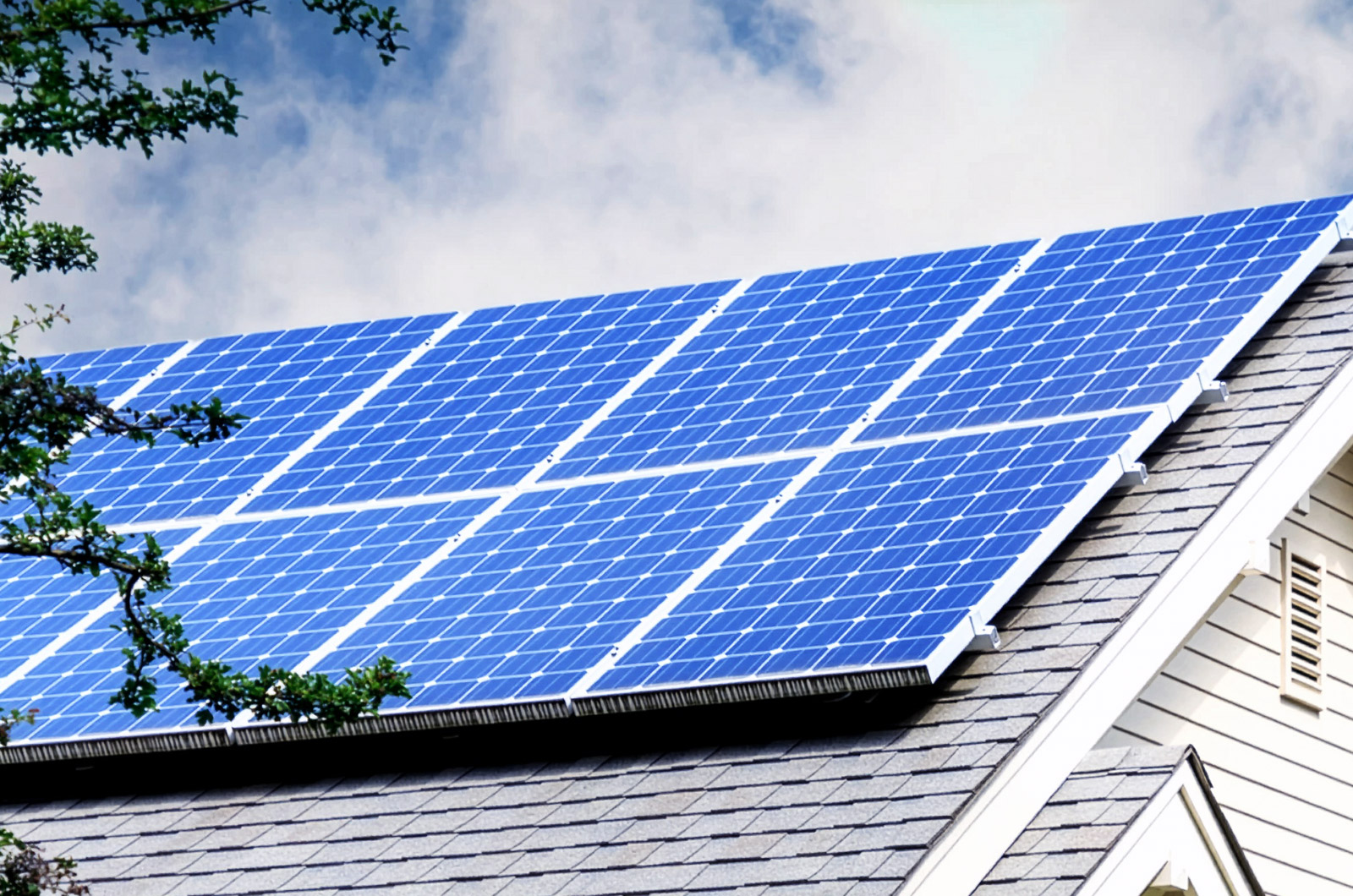 Clean solar panels on a southern Oregon house