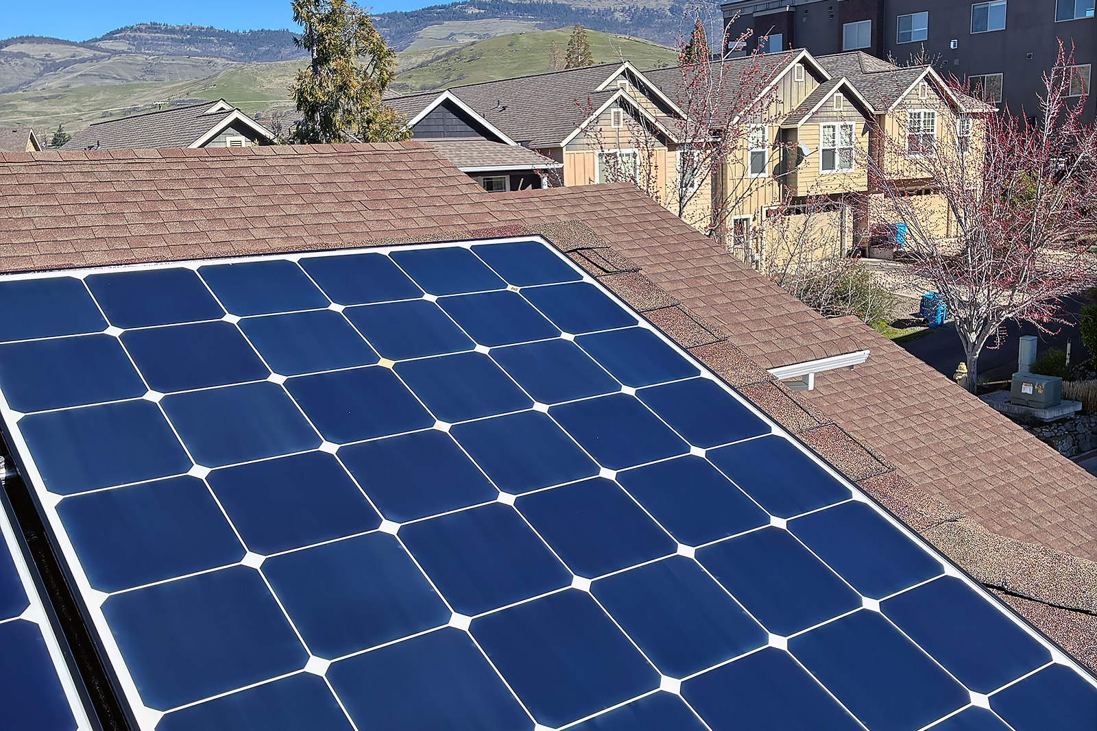 Clean Solar Panel on a roof in Southern Oregon