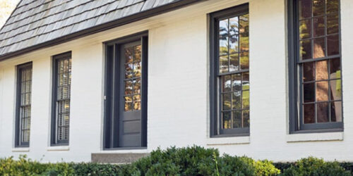 A white home in Southern Oregon with freshly cleaned windows