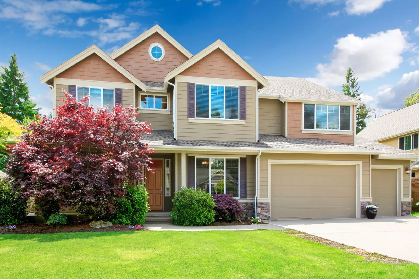 A Southern Oregon house after pressure washing